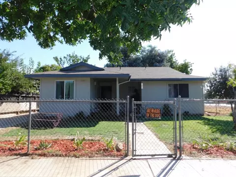 305 Wallace Ave, Madera, CA 93638 photo 1