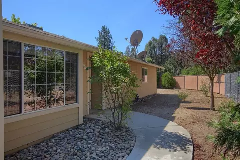 49436 Pierce Dr, Oakhurst, CA 93644 photo 1