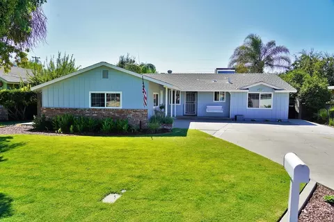 579 Lombardy Ln, Lemoore, CA 93245 photo 1