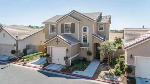 3042 Mount Rainier Ln, Clovis, CA 93619 photo 1