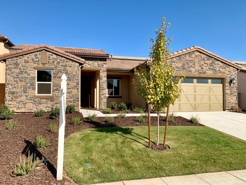 729 Blossom Way S, Madera, CA 93636 photo 1