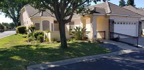 2372 Dawson Cove Ln, Clovis, CA 93611 photo 1