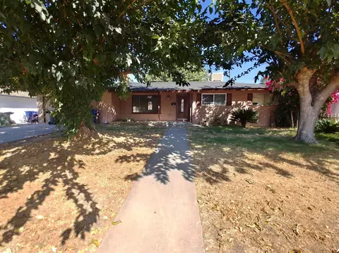 134 W Spring Ln, Lemoore, CA 93245 photo 1