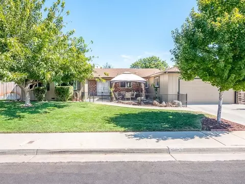 983 Ezie Ave, Clovis, CA 93611 photo 1