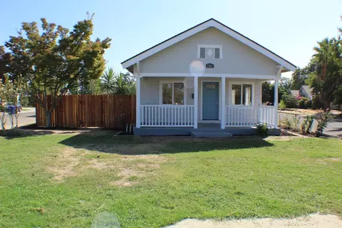 1701 9th St, Sanger, CA 93657 photo 1