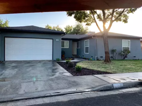 142 W Swift Ave, Clovis, CA 93612 photo 1