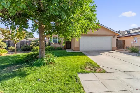 490 Cedar St, Parlier, CA 93648 photo 1