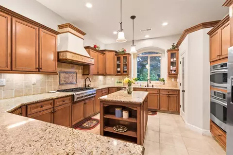 462 W Vermont Ave, Clovis, CA 93619 photo 1