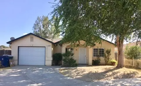 1310 Santa Fe Ct, Madera, CA 93638 photo 1