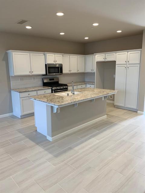 2011 Lombard Ln, Clovis, CA 93619 photo 1