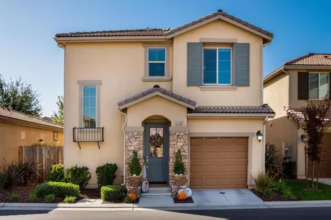 3258 Lahar Ln, Clovis, CA 93619 photo 1