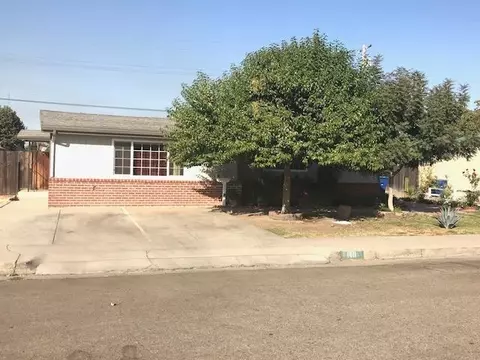 1611 James St, Sanger, CA 93657 photo 1