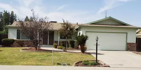 135 S Olive St, Lemoore, CA 93245 photo 1