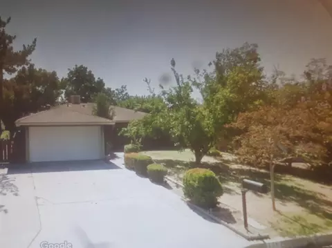 208 W Dunham St, Madera, CA 93637 photo 1