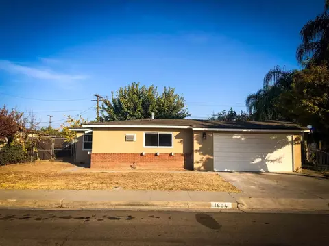 1604 James St, Sanger, CA 93657 photo 1