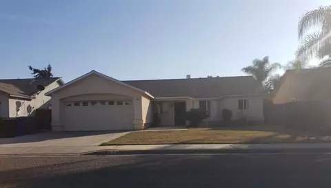 308 Lois Ln, Dinuba, CA 93618 photo 1