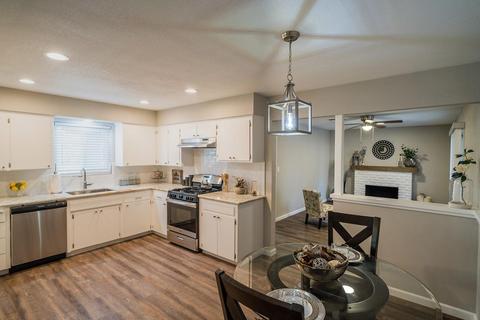 801 W Alamos Ave, Clovis, CA 93612 photo 1
