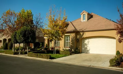 73 W Everglade Ave, Clovis, CA 93619 photo 1