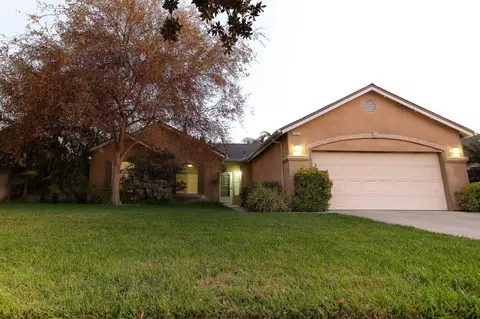 1421 Bay St, Lemoore, CA 93245 photo 1