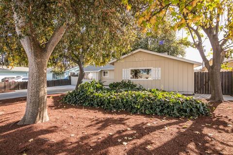 531 Lombardy Ln, Lemoore, CA 93245 photo 1