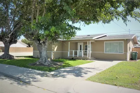 2982 D St, Selma, CA 93662 photo 1