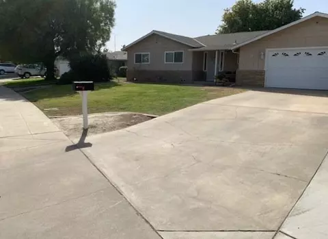 17 S Byron Dr, Lemoore, CA 93245 photo 1