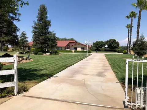 8620 E Nees Ave, Clovis, CA 93619 photo 1