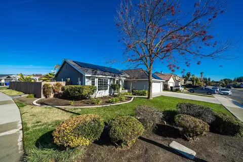 840 E Palm Dr, Hanford, CA 93230 photo 1