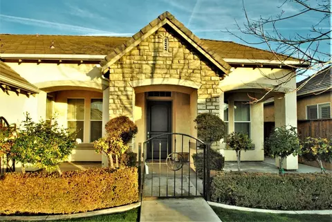 1823 N Graybark Ave, Clovis, CA 93619 photo 1