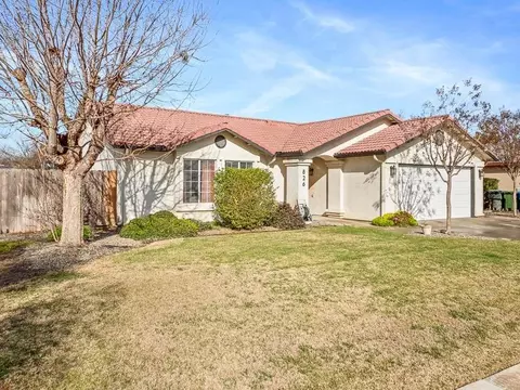 826 Monaco, Lemoore, CA 93245 photo 1