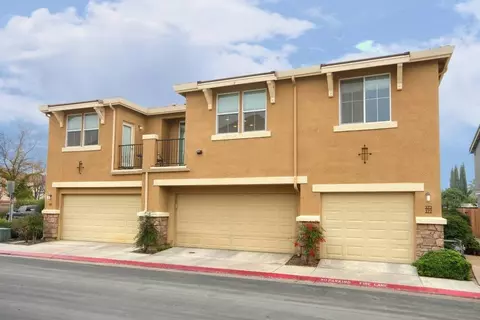 377 N Amedeo Ln, Clovis, CA 93611 photo 1