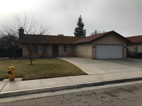 449 Faller Cir, Sanger, CA 93657 photo 1