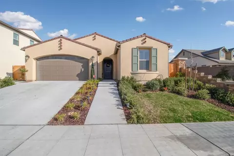 169 Crescent Ln, Madera, CA 93636 photo 1
