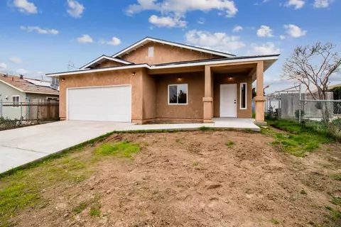 2409 Park St, Selma, CA 93662 photo 1