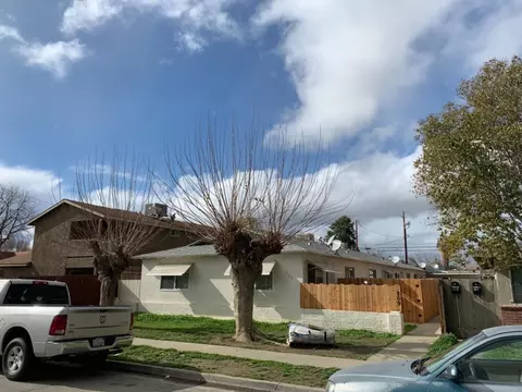 209 E Durian Ave, Coalinga, CA 93210 photo 1