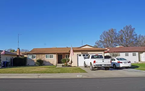 189 W Holland Ave, Clovis, CA 93612 photo 1