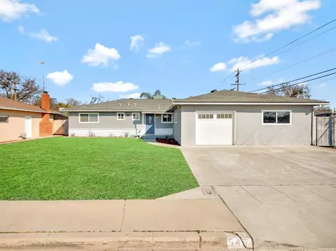 547 W Beverly Dr, Clovis, CA 93612 photo 1