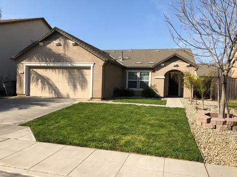 682 Hacienda St, Madera, CA 93638 photo 1