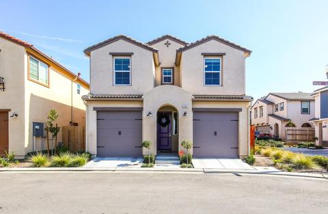 1587 Bright Pl, Clovis, CA 93619 photo 1