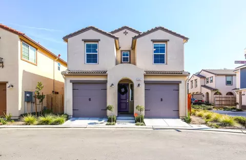 1587 Bright Pl, Clovis, CA 93619 photo 1