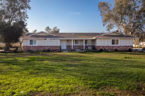2465 E Mount Whitney Ave, Laton, CA 93242 photo 1