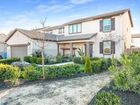 74 Corona Dr, Madera, CA 93638 photo 1