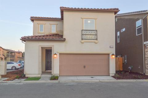 2525 Daisy Dr, Clovis, CA 93612 photo 1