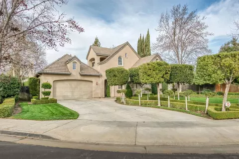 55 W Wyndover Ave, Clovis, CA 93611 photo 1