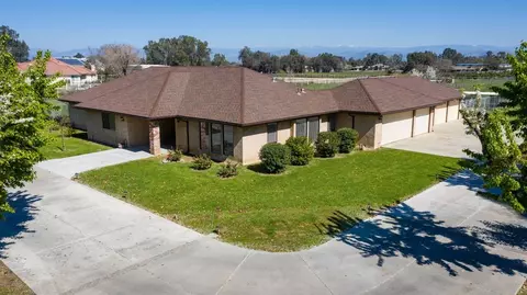 5874 Amber Ave, Clovis, CA 93619 photo 1
