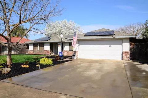 726 E Kip Patrick Dr, Reedley, CA 93654 photo 1