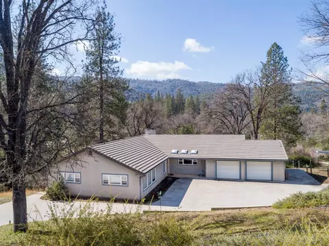 40304 River View Pl, Oakhurst, CA 93644 photo 1