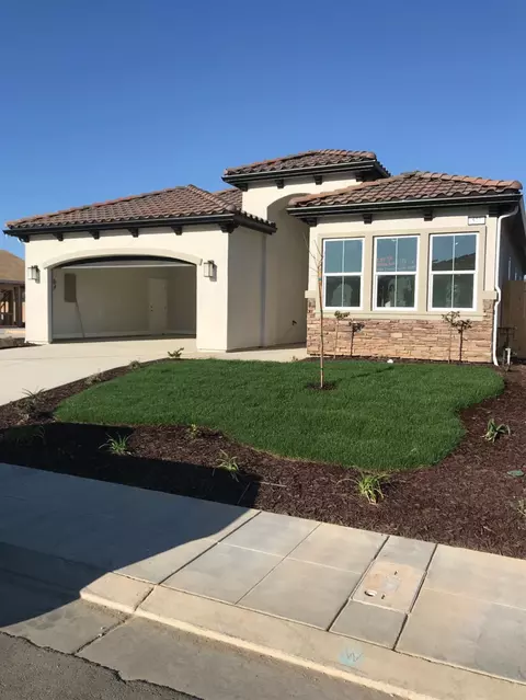 577 Timberline Way S, Madera, CA 93636 photo 1
