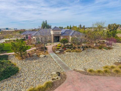 7451 N Traverse Ave, Clovis, CA 93619 photo 1