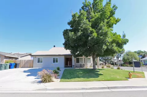 720 Redwood Ln, Lemoore, CA 93245 photo 1